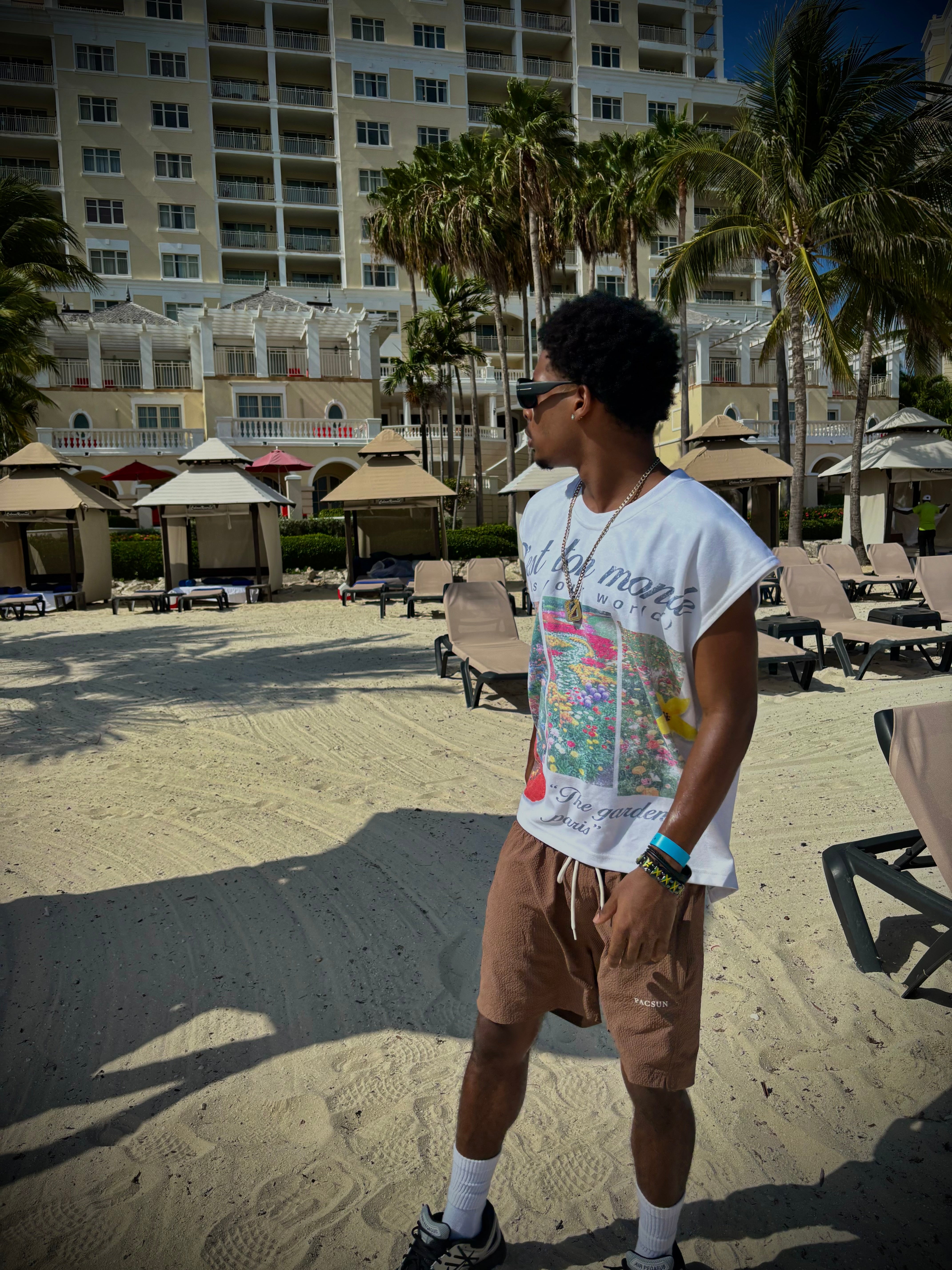 "C'est ton monde" Sleeveless T-Shirt