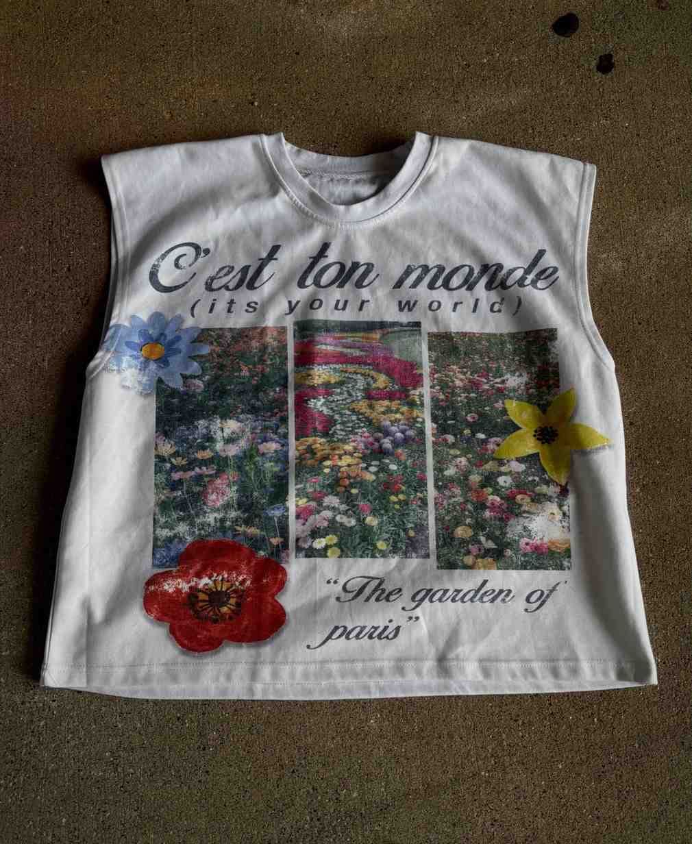 "C'est ton monde" Sleeveless T-Shirt